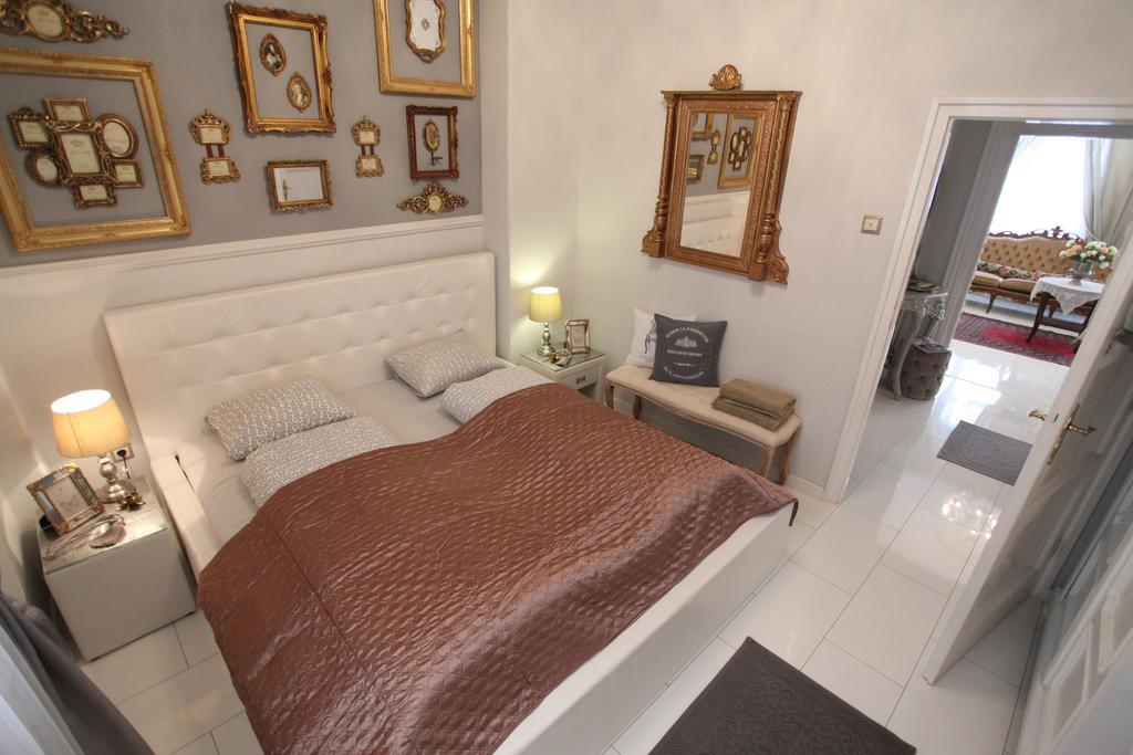 D.Five Neo-Baroque Apartment With Terrace 부다페스트 외부 사진